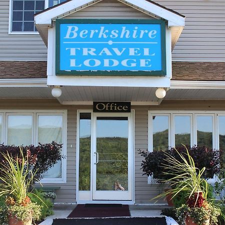 Berkshire Travel Lodge Canaan Buitenkant foto