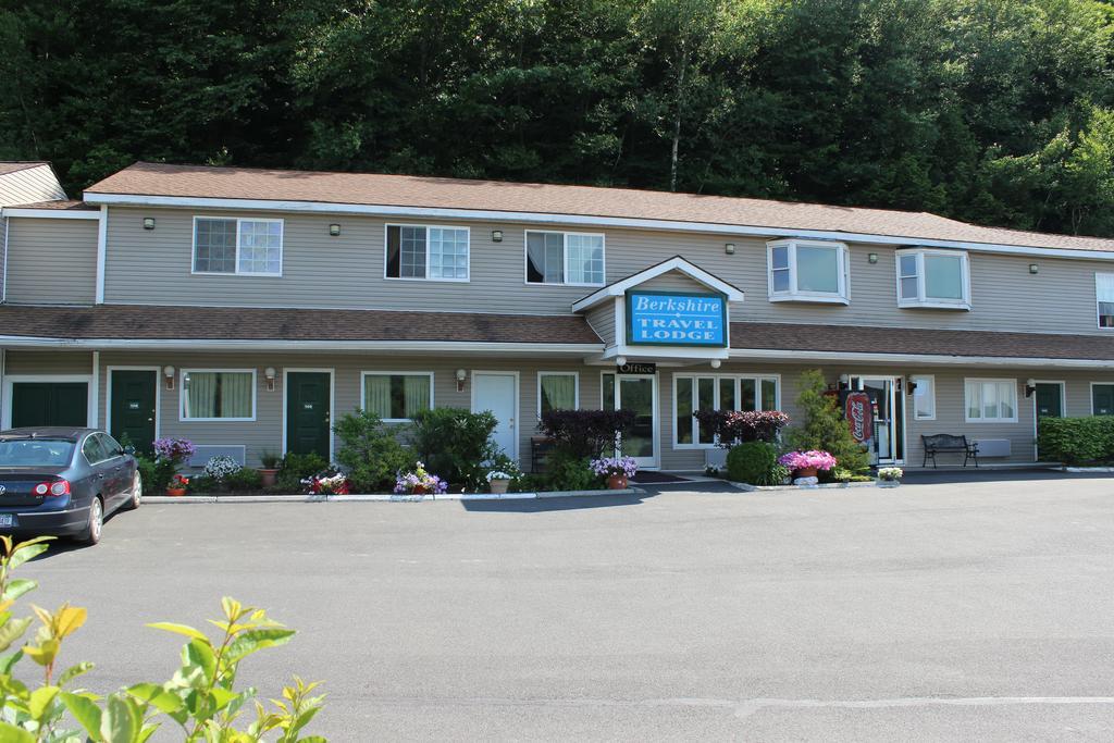 Berkshire Travel Lodge Canaan Buitenkant foto