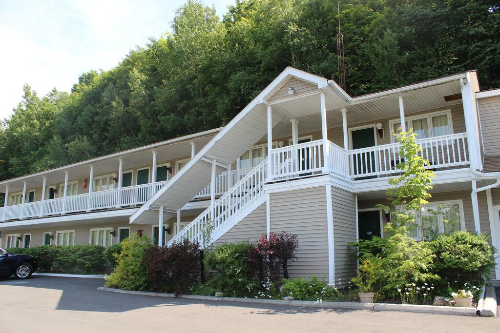 Berkshire Travel Lodge Canaan Buitenkant foto