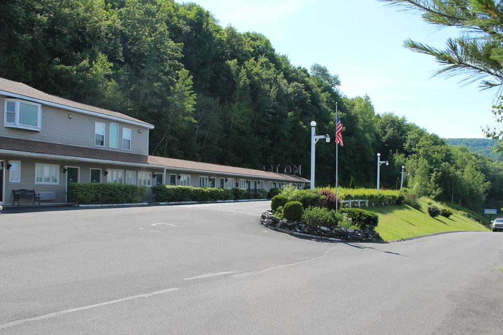 Berkshire Travel Lodge Canaan Buitenkant foto