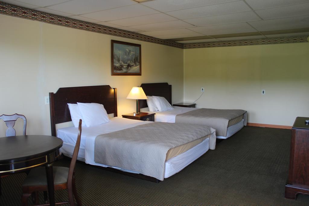 Berkshire Travel Lodge Canaan Buitenkant foto