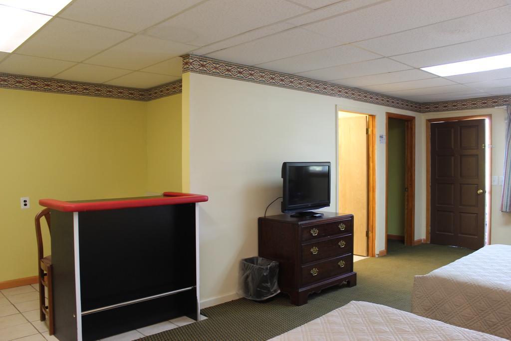 Berkshire Travel Lodge Canaan Buitenkant foto
