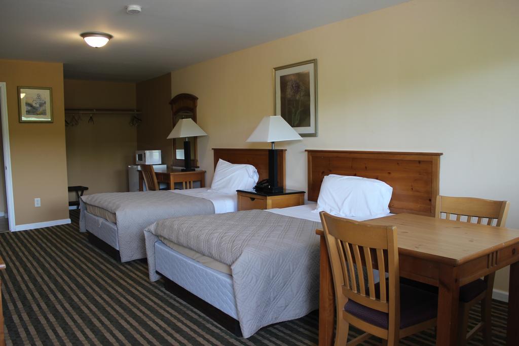Berkshire Travel Lodge Canaan Buitenkant foto