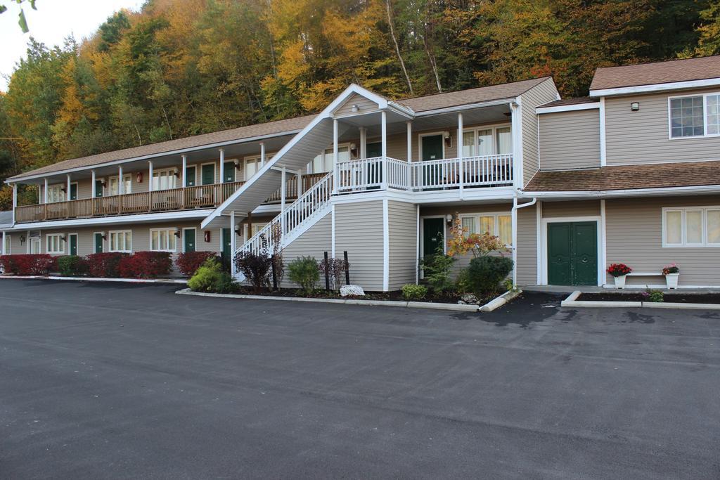 Berkshire Travel Lodge Canaan Buitenkant foto