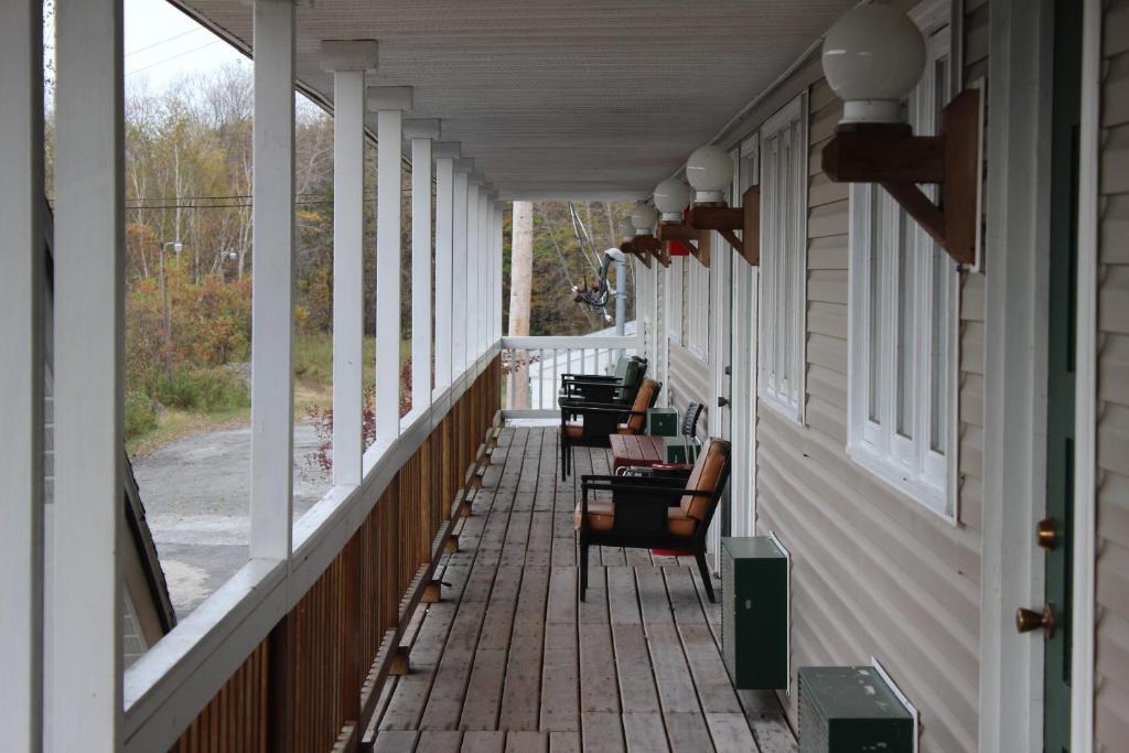 Berkshire Travel Lodge Canaan Buitenkant foto