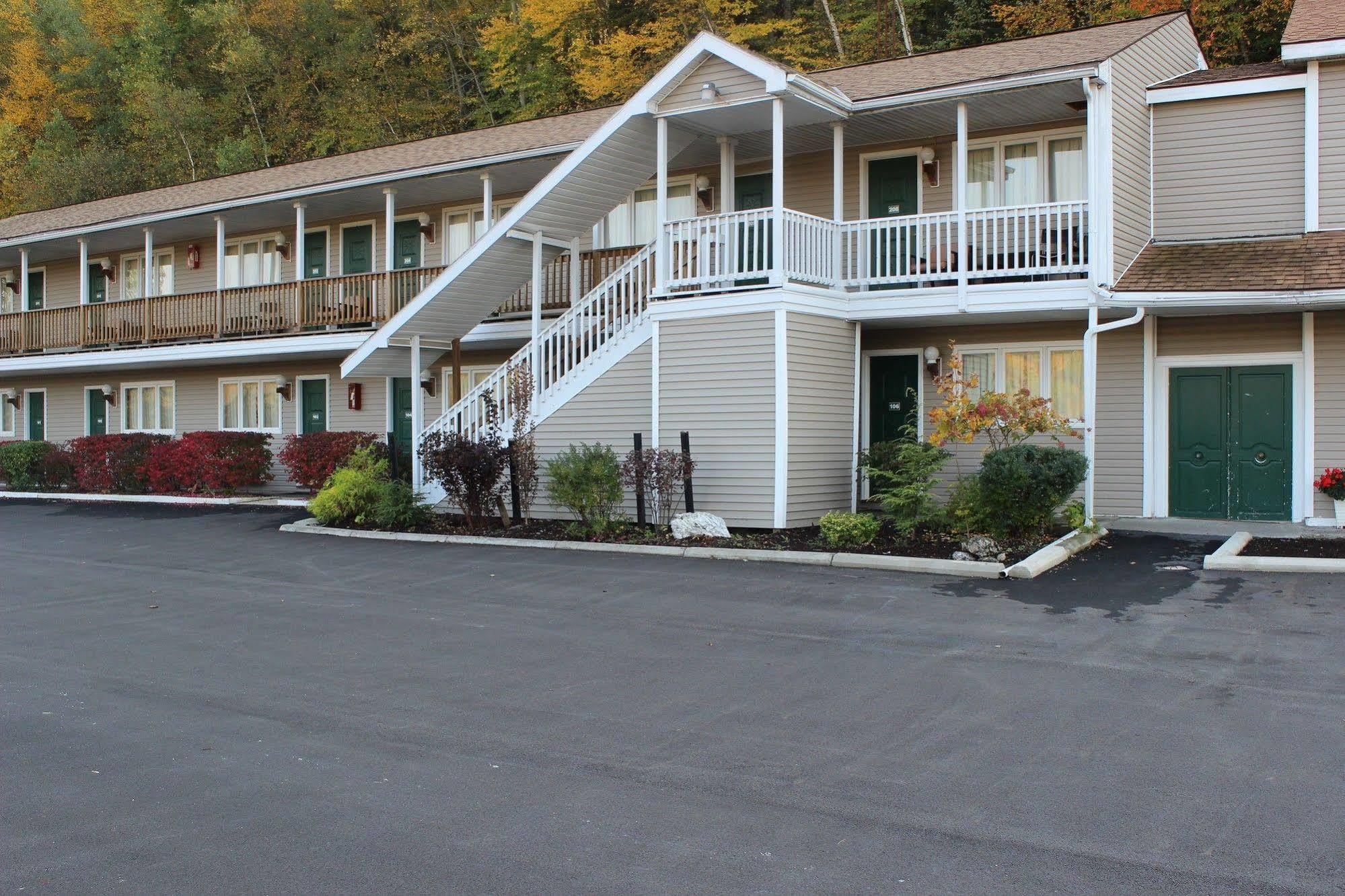 Berkshire Travel Lodge Canaan Buitenkant foto