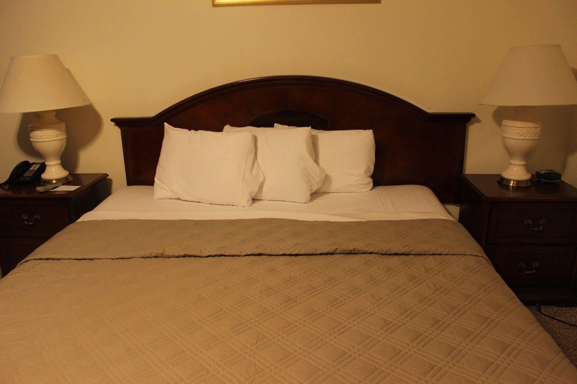 Berkshire Travel Lodge Canaan Buitenkant foto