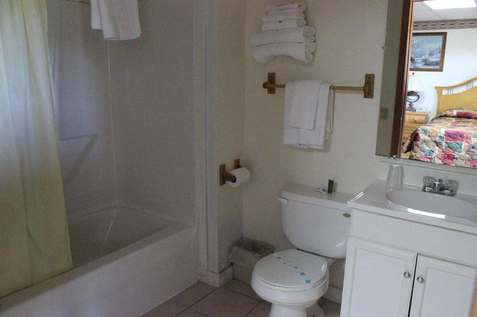 Berkshire Travel Lodge Canaan Buitenkant foto