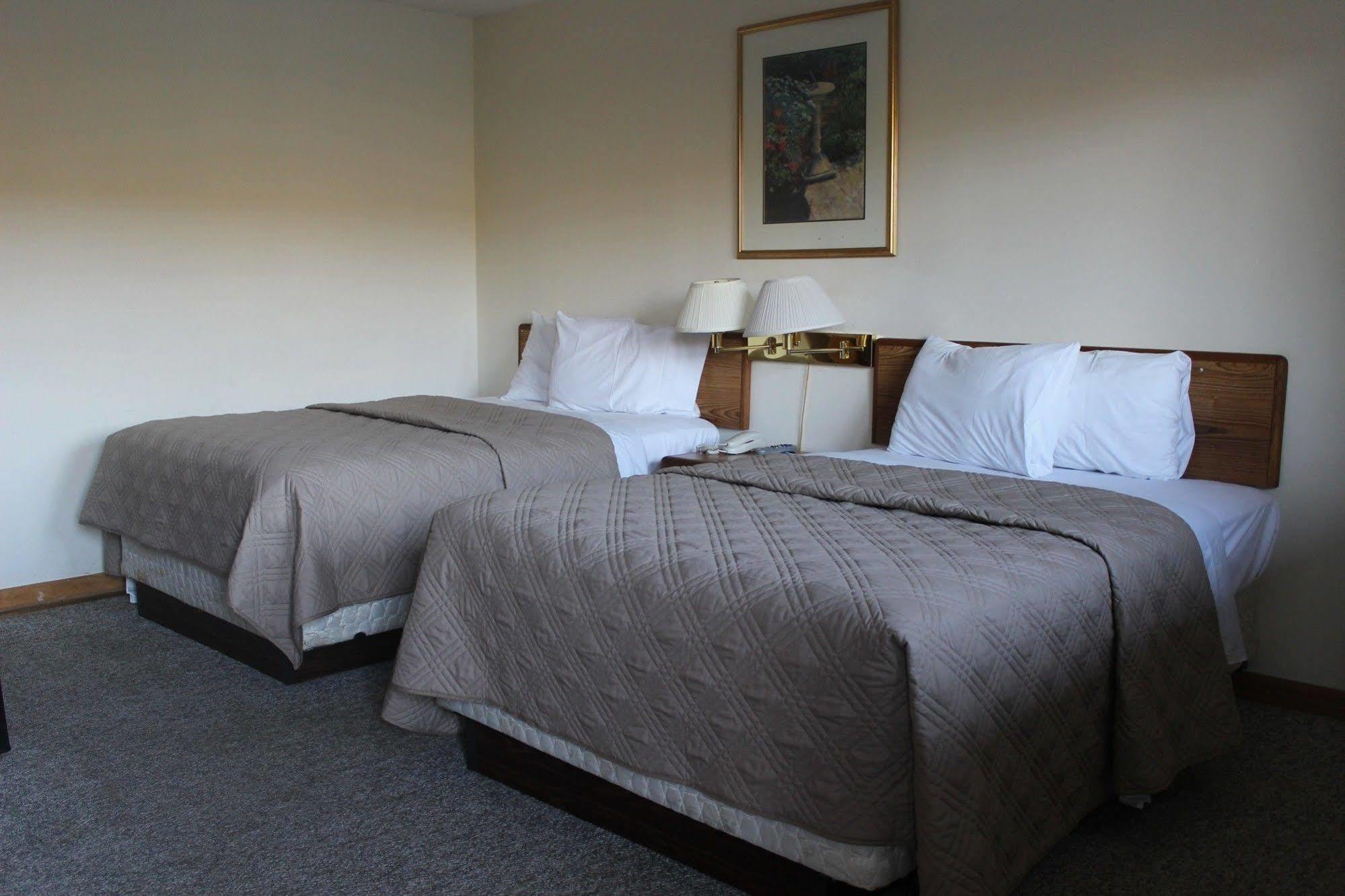 Berkshire Travel Lodge Canaan Buitenkant foto