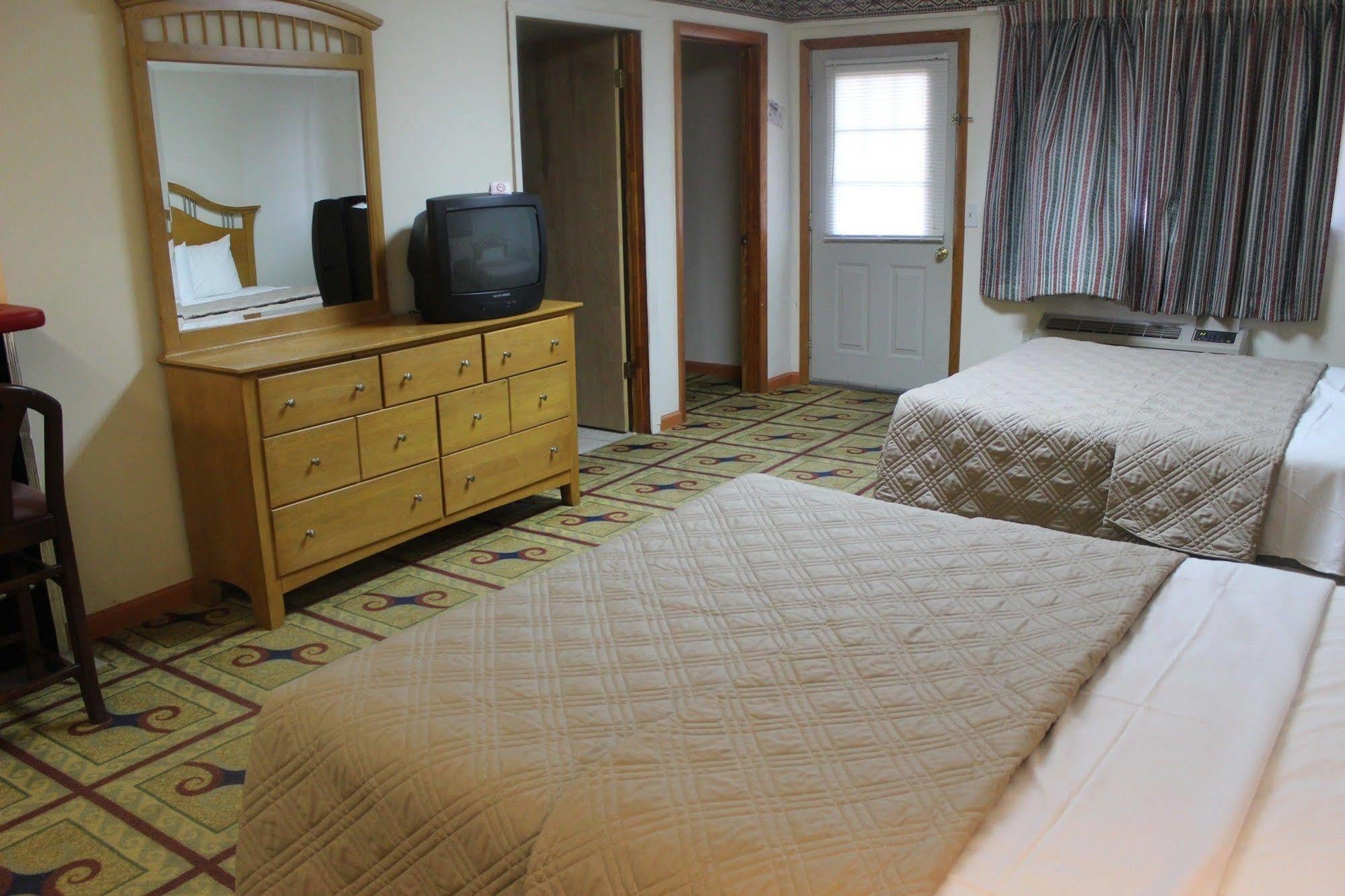 Berkshire Travel Lodge Canaan Buitenkant foto