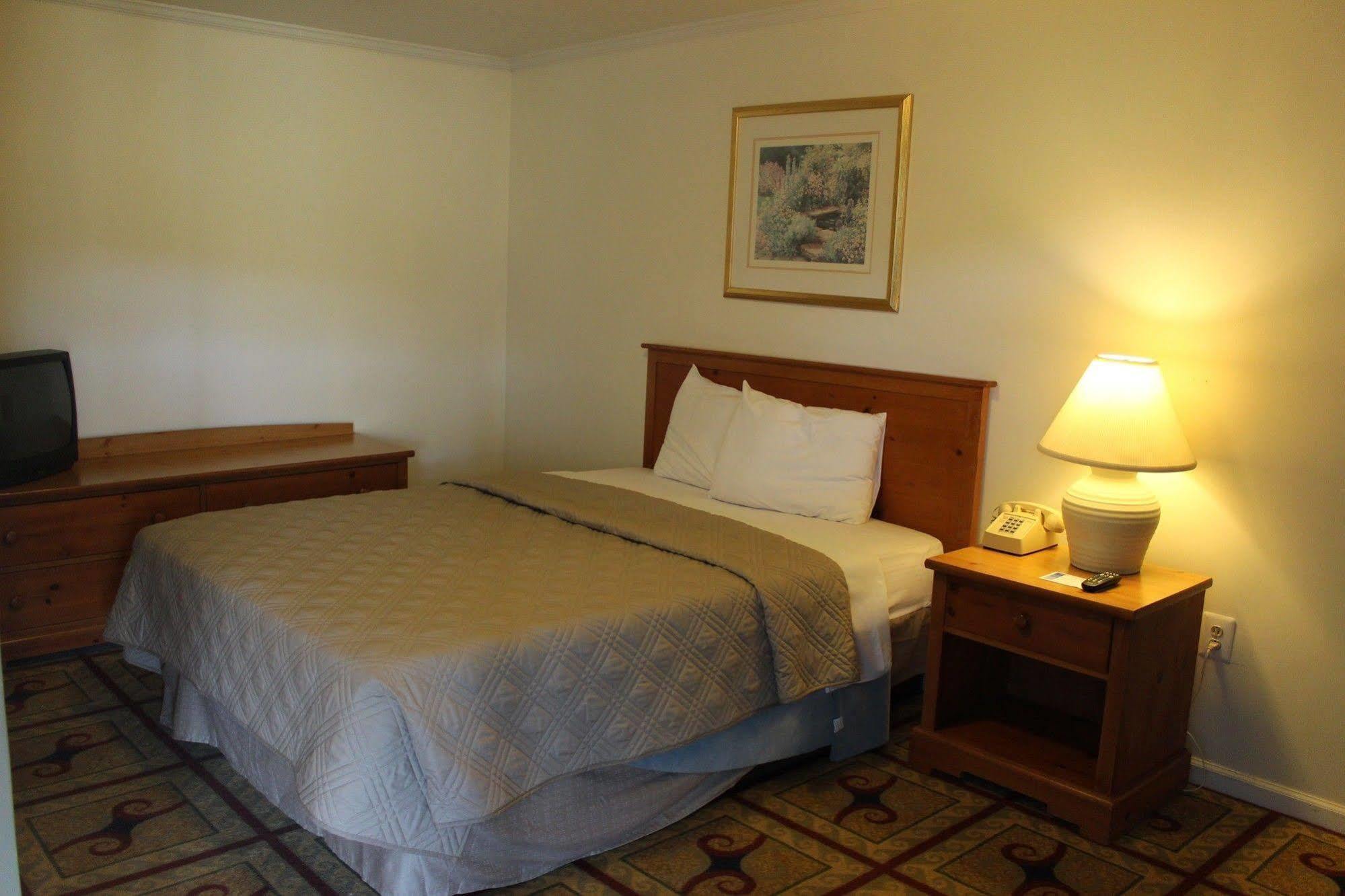 Berkshire Travel Lodge Canaan Buitenkant foto