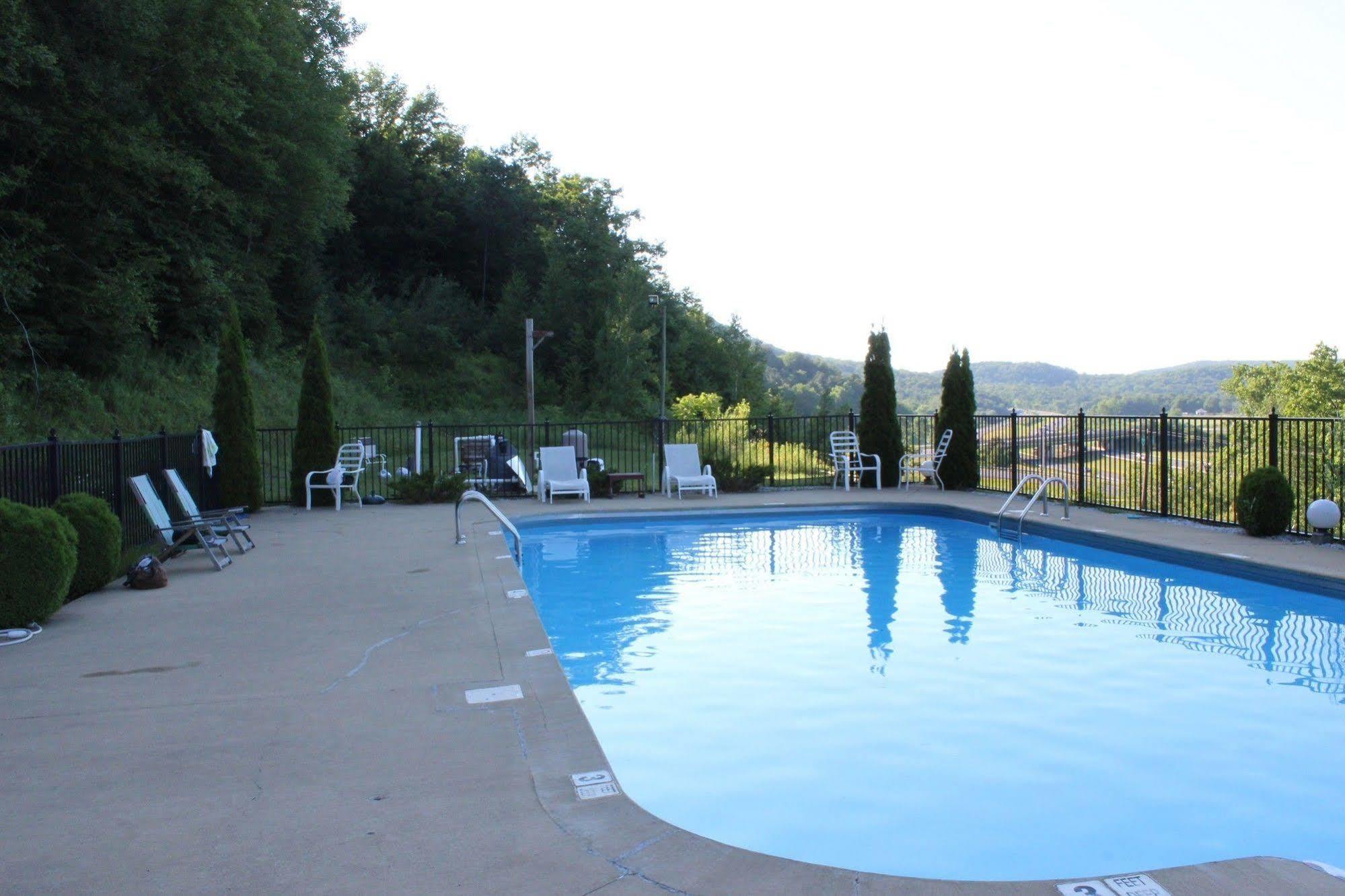 Berkshire Travel Lodge Canaan Buitenkant foto